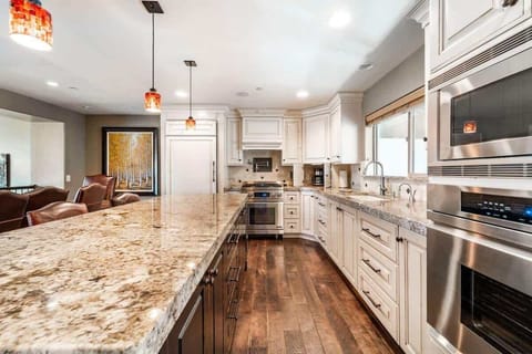 Spacious gourmet kitchen full equipped + stainless steel appliances