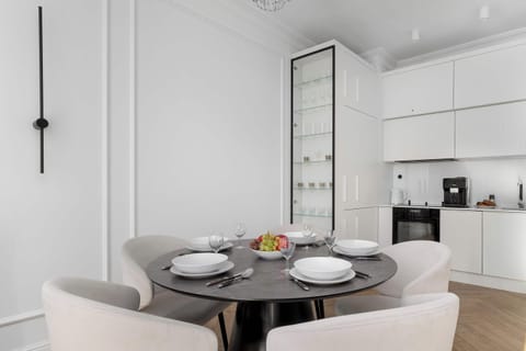 Dining space set for 4, perfect for morning coffee or dinner with a view.