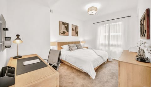 I swear you’re gonna walk in see this king bed and instantly be like yeah this is the vibe #travelSGV