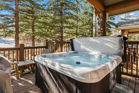 Private Hot Tub with beautiful mountain views