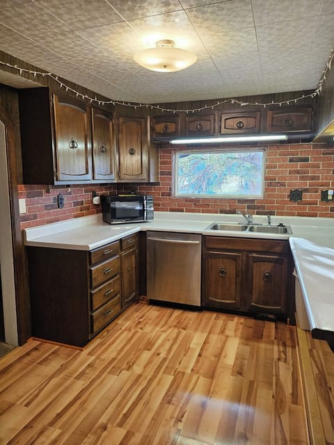 e9106146-f95e-43d0-a180-7d11f8ab28db