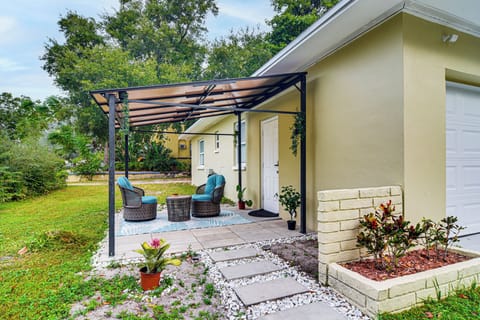St. Petersburg Vacation Rental | 1BR | 1BA | 500 Sq Ft | Step-Free Access