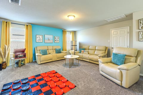San Antonio Vacation Rental | 5BR | 2.5BA | Steps Required | 2,250 Sq Ft
