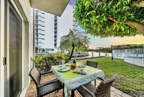 Waterfront patio dining
Breakfast on the intracoastal with peaceful views.
