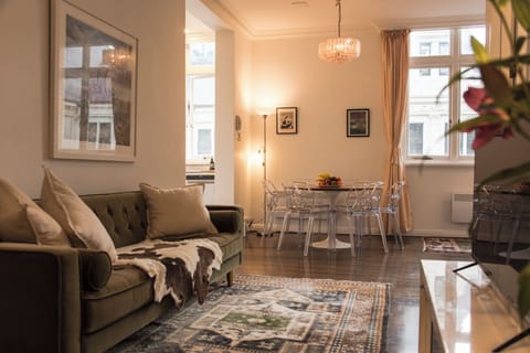 High ceilings and large windows with fabulous views of the gallery