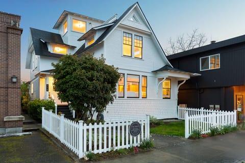 Main House: Meet the house that turns heads and steals hearts. With its charming facade and vacation-ready vibes, this beauty is basically saying, “Welcome home, gorgeous!” Snap a pic on arrival—you’ll want to remember the moment you met your getaway