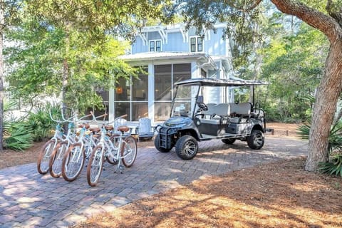 Home includes 4 adult bikes and a 6-seater golf cart.