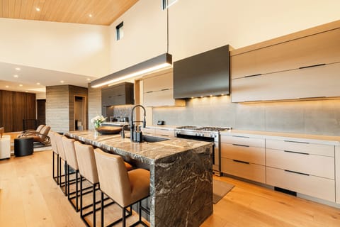 Fully Equipped, Modern Kitchen