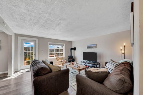 Welcome to Summit Views Getaway 