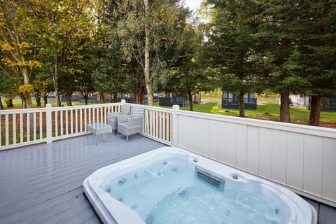 Stone Beck Lodge,  Allerthorpe Golf & Country Park, York - Host & Stay
