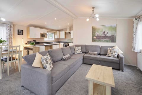Primrose Lodge, Allerthorpe Golf & Country Park, York - Host & Stay