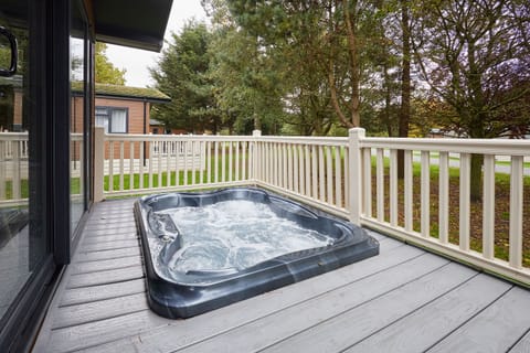Brackencroft Lodge,  Allerthorpe Golf & Country Park, York - Host & Stay