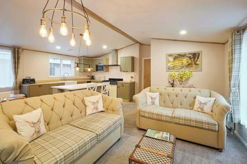 Foxglove Lodge, Allerthorpe Golf & Country Park, York - Host & Stay