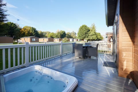 Barakah Lodge,  Allerthorpe Golf & Country Park, York - Host & Stay