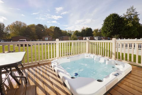 Brooksbank Lodge,  Allerthorpe Golf & Country Park, York - Host & Stay