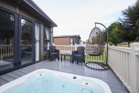 Lucas Lodge,  Allerthorpe Golf & Country Park, York - Host & Stay