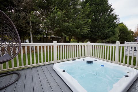 Lucas Lodge,  Allerthorpe Golf & Country Park, York - Host & Stay