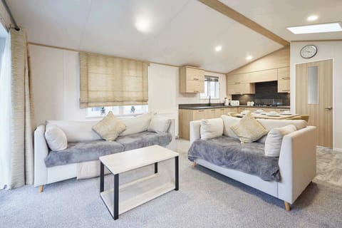 Hideaway Retreat, Allerthorpe Golf & Country Park, York - Host & Stay