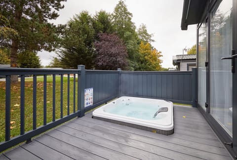 Field View Lodge, Allerthorpe Golf & Country Park, York - Host & Stay