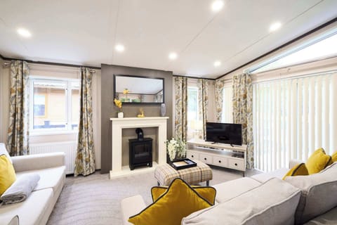 Sunbird Lodge, Allerthorpe Golf & Country Park, York - Host & Stay
