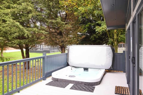 Sunbird Lodge, Allerthorpe Golf & Country Park, York - Host & Stay