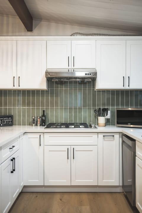 Full kitchen for your cooking needs