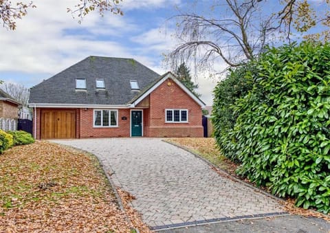 Front Drive & Garden