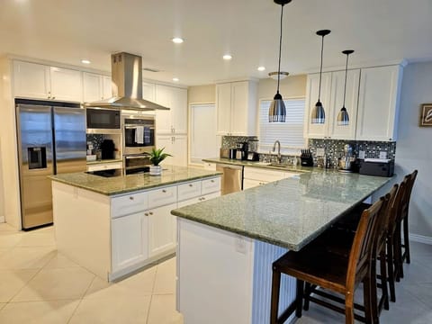 Kitchen counter seating for four