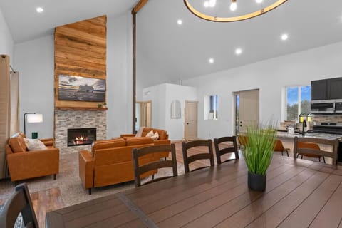 Open layout w/ vaulted ceilings, leather seating, & fireplace—calm and inviting.