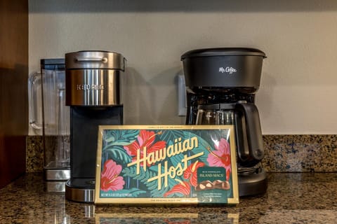 Start your day with coffee and local treats in a fully equipped kitchen