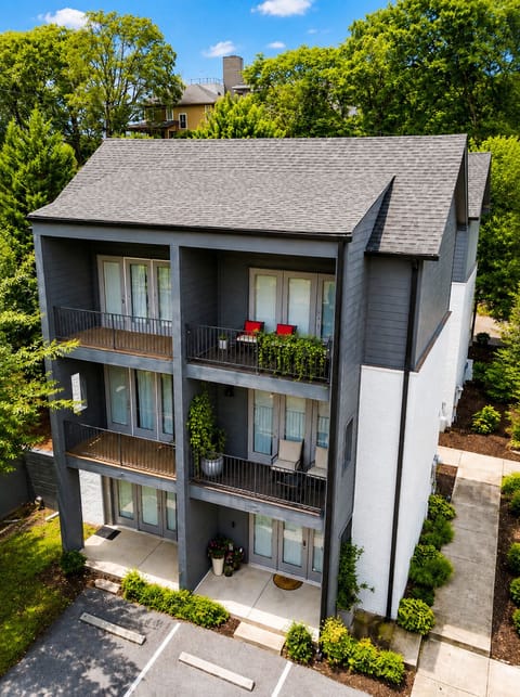 Welcome to your stylish home away from home in the heart of Chattanooga.