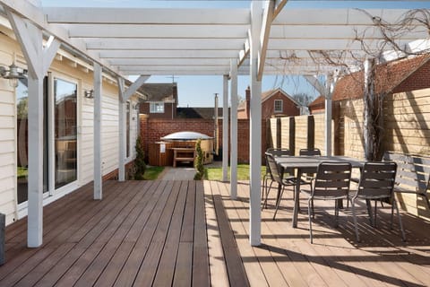 The outdoor dining area and hot tub at Priory Orchard, Essex