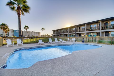 Port Aransas Vacation Rental | 1BR | 1BA | 650 Sq Ft | Stairs Required