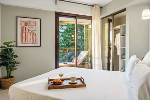 “Queen bedroom with balcony access, blackout curtains, and breakfast-in-bed vibes — ideal for couples or remote workers seeking calm.