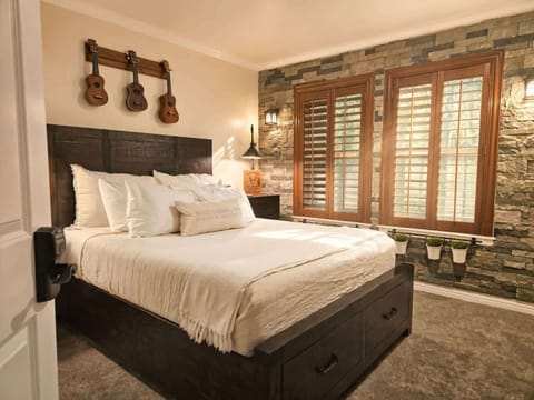 Private bedroom with high quality mattress and linens