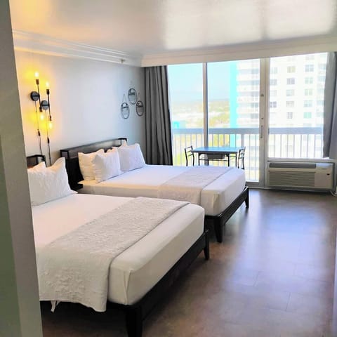 Comfortable 2 queen size beds unit