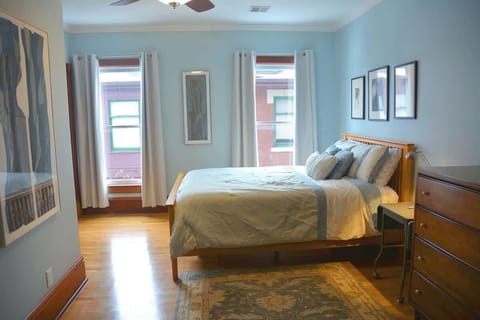 Blue Room with full, private en suite bathroom.