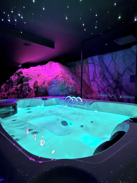 Indoor spa tub