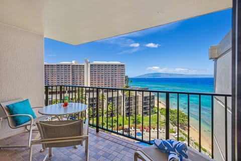Step out onto your lanai and soak up the panoramic views of the Pacific Ocean, neighboring islands, and white sand beach. Paradise found