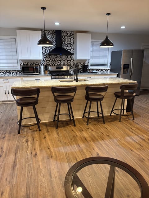 Chef's kitchen w/full seating at the island
