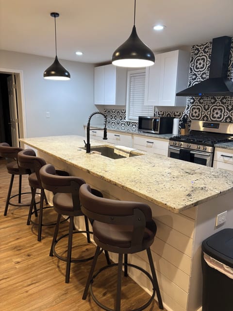 Equip w/microwave, dishwasher, pots, pans, coffee pot, tea, and coffee!!