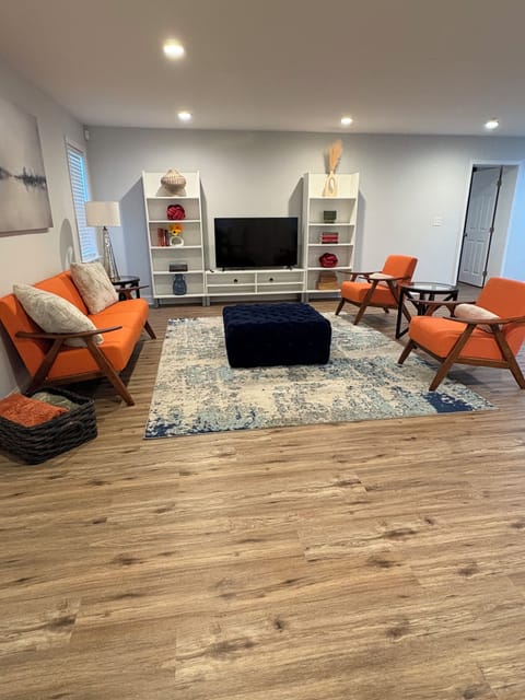 Southern Comfort Living Room w/Smart TV