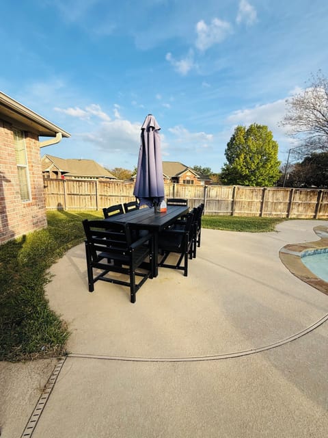 Outdoor eating space next to the pool!