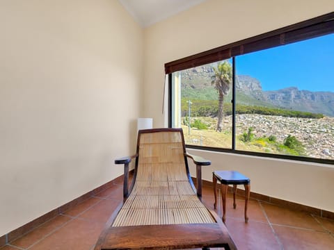 5-Bed Bakoven Villa with Ocean & Mountain Views (32627)