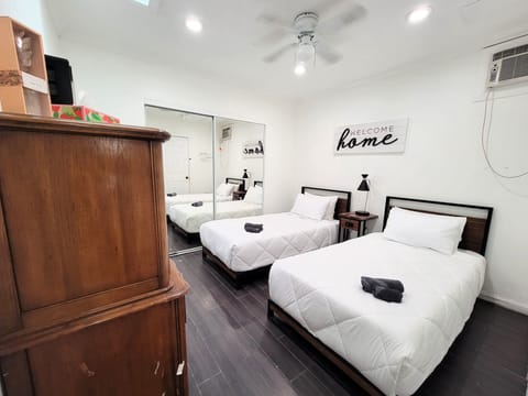 BEDROOM 2 - TWO SINGLES SLEEPS 2