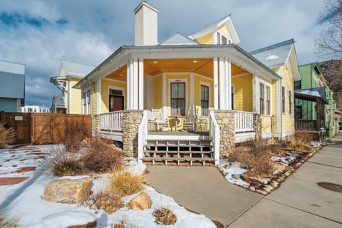 A bright and welcoming South Main home with a spacious front porch, set in one of Buena Vista’s most walkable neighborhoods with trails, shops, and the river just steps away.