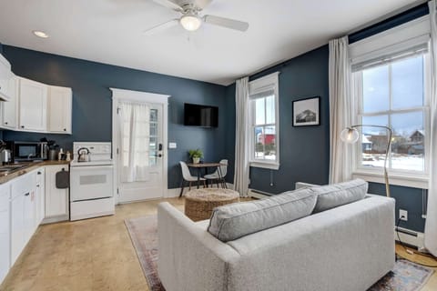 This bright upper-level studio offers a cozy retreat with an open living area, full kitchen, and plenty of natural light. Set just steps from River Park and local trails, it’s a comfortable home base for exploring Buena Vista.