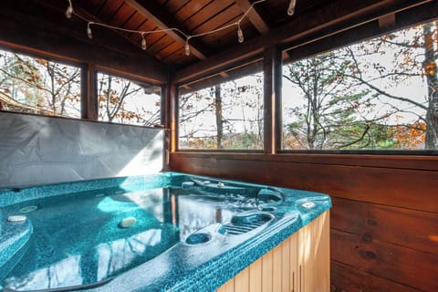 Pigeon Forge Perch's bubbling hot tub