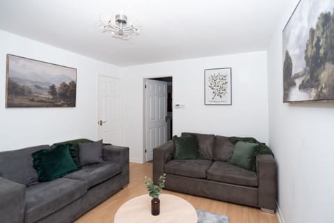 Living Room / Lounge