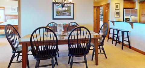 Dining Table & Breakfast Bar Seating